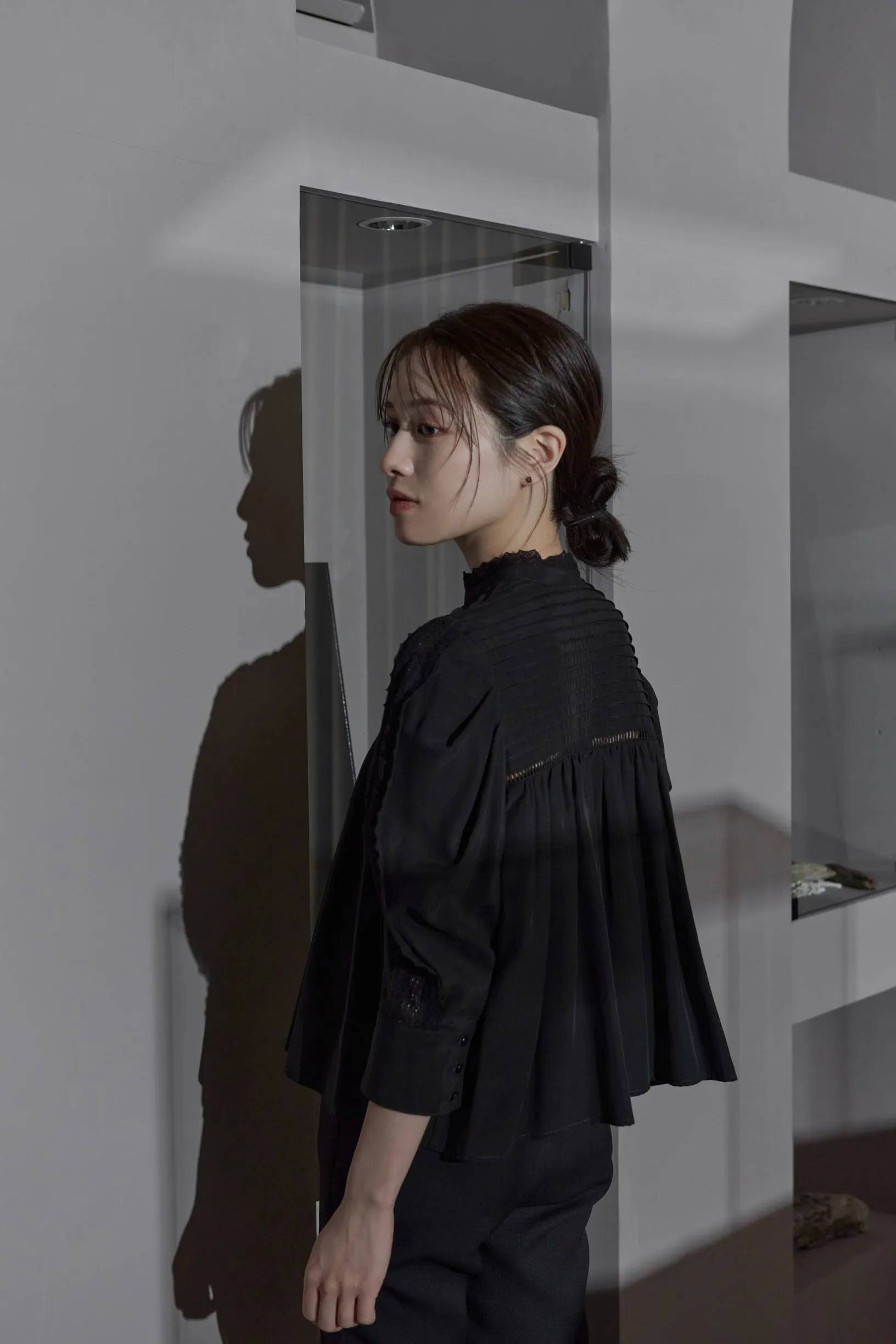 Drape sleeve lace blouse