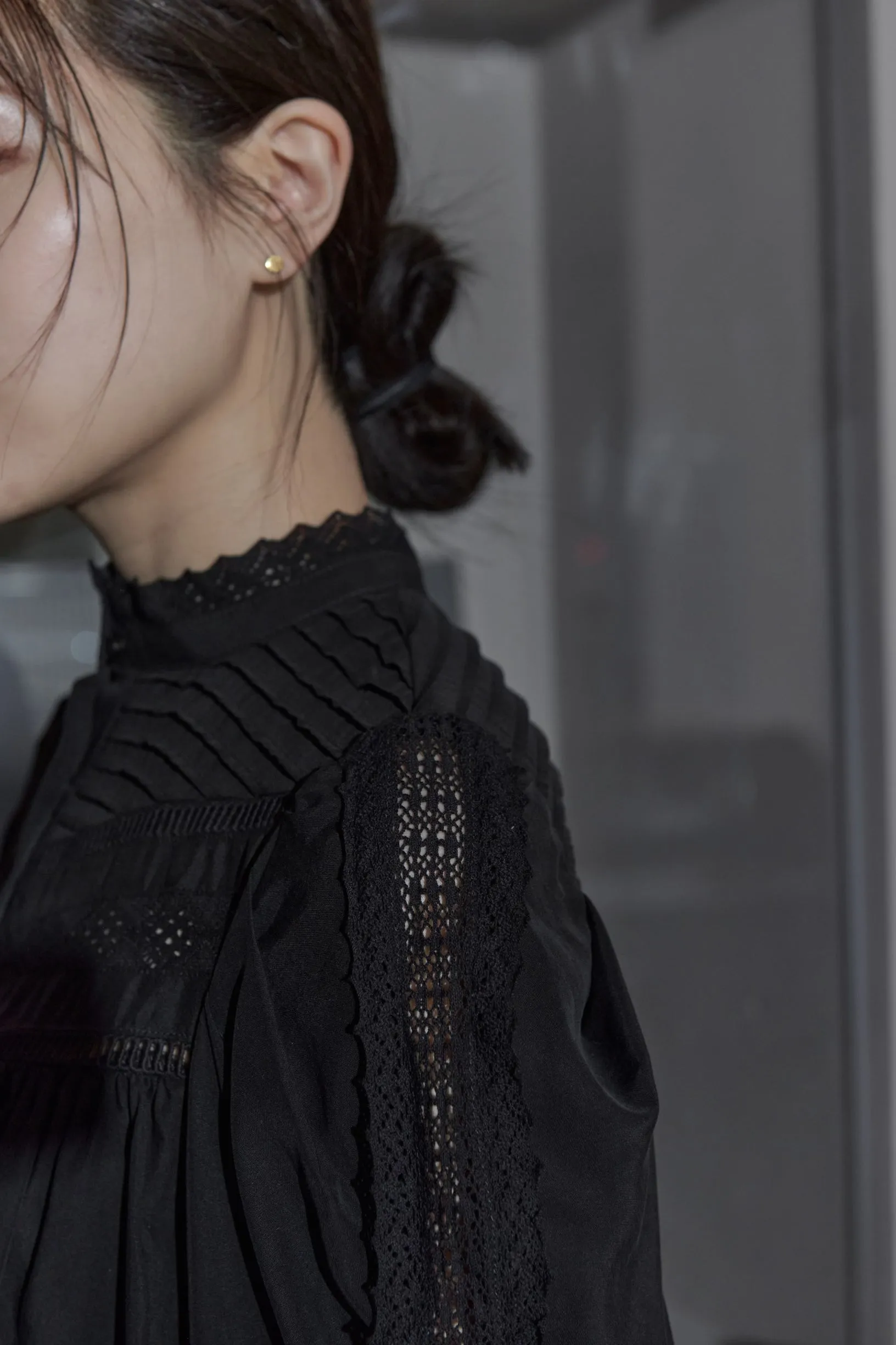 Drape sleeve lace blouse