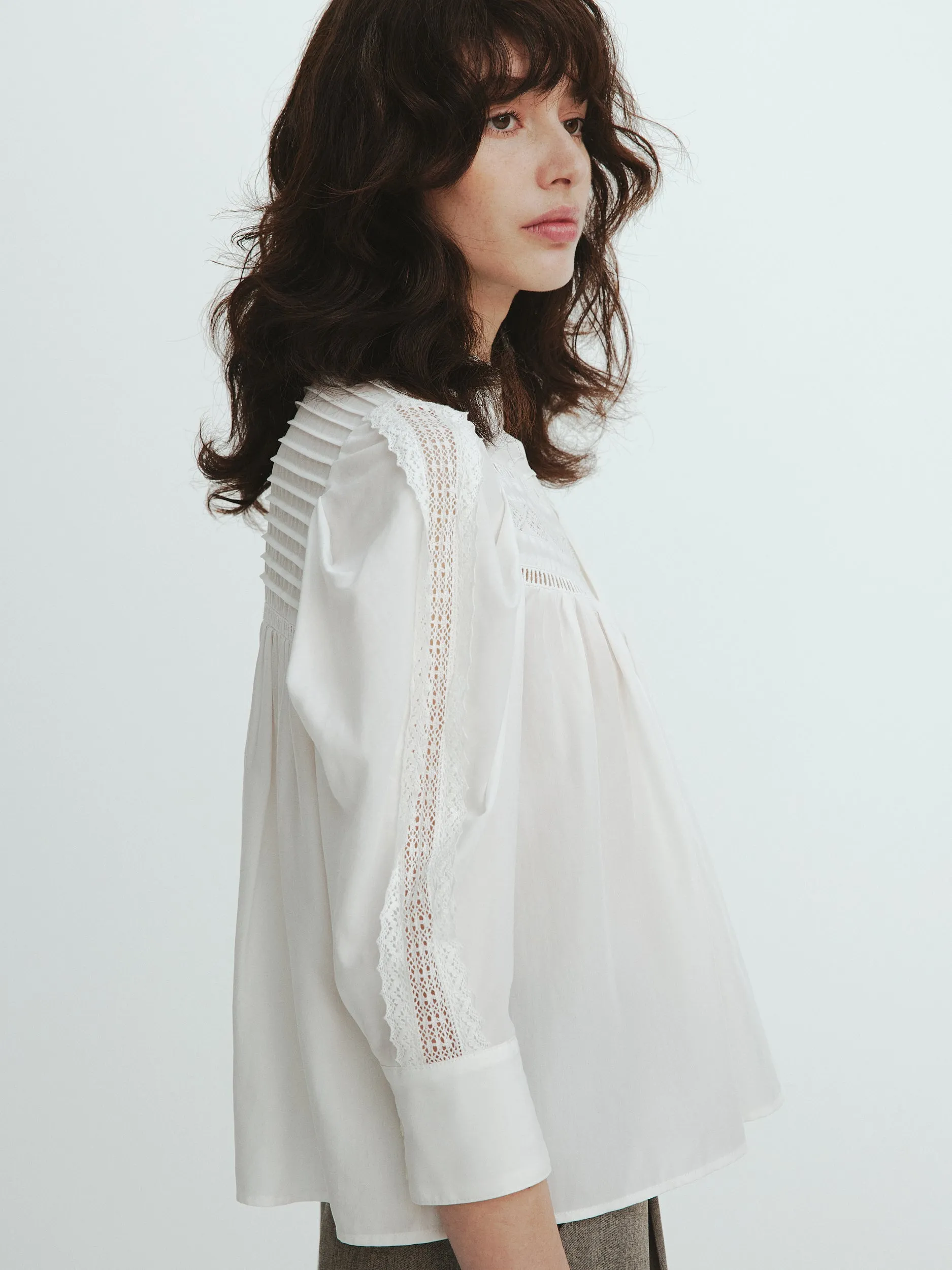 Drape sleeve lace blouse