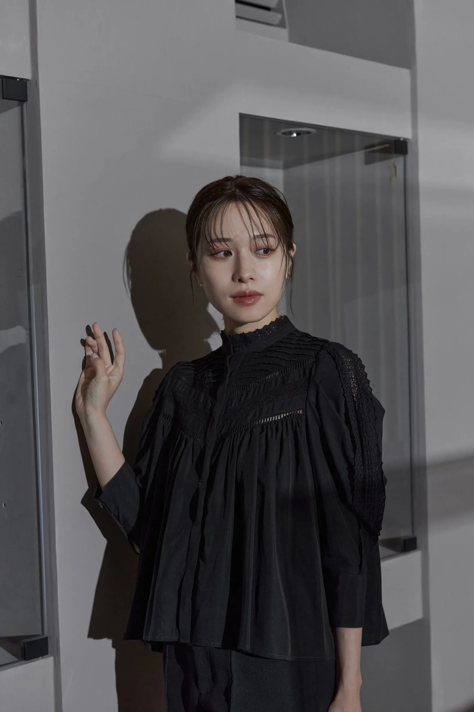 Drape sleeve lace blouse