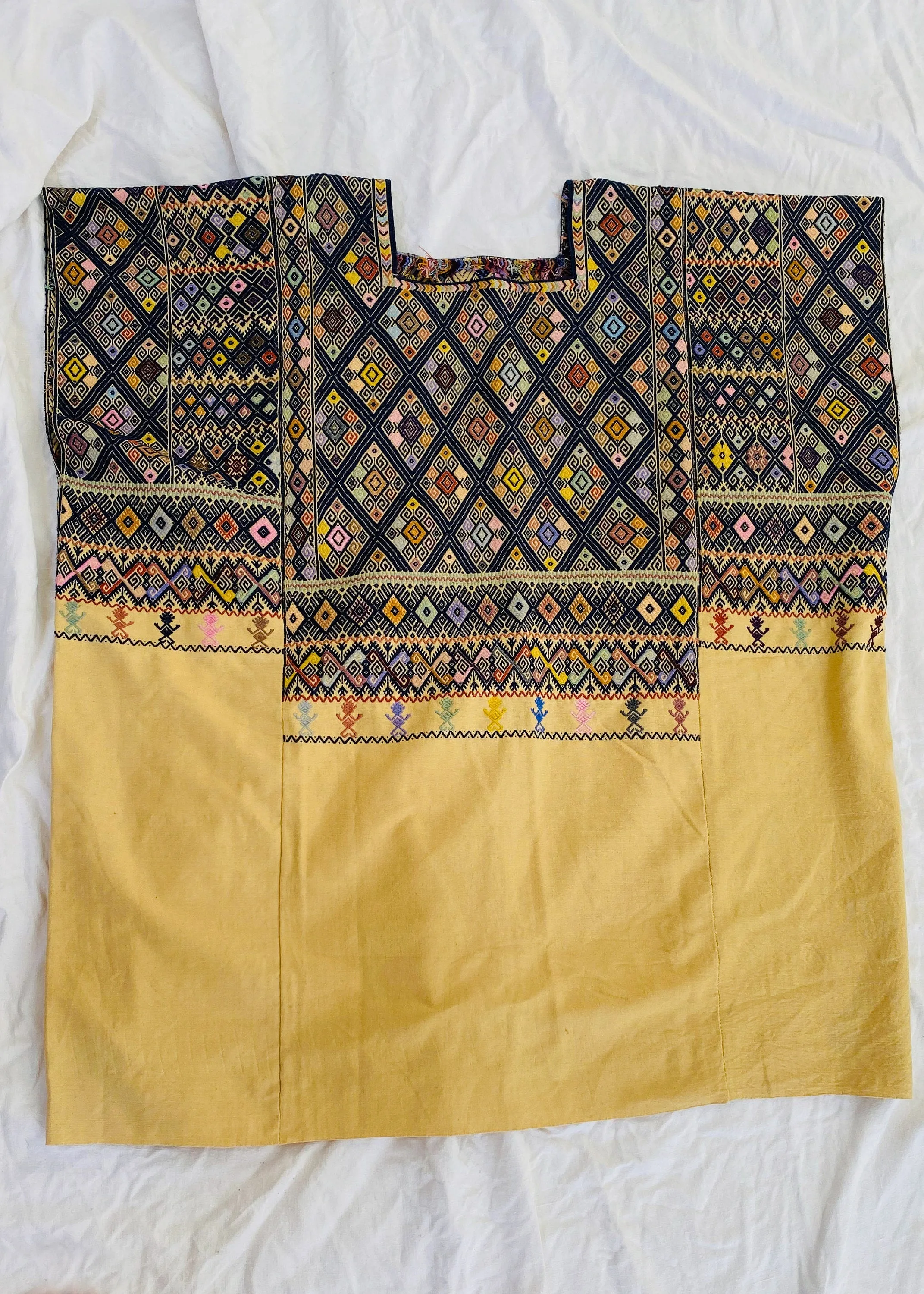 San Andres Larrainzar Huipil Blouse. Mexico. Chiapas. Oversized.