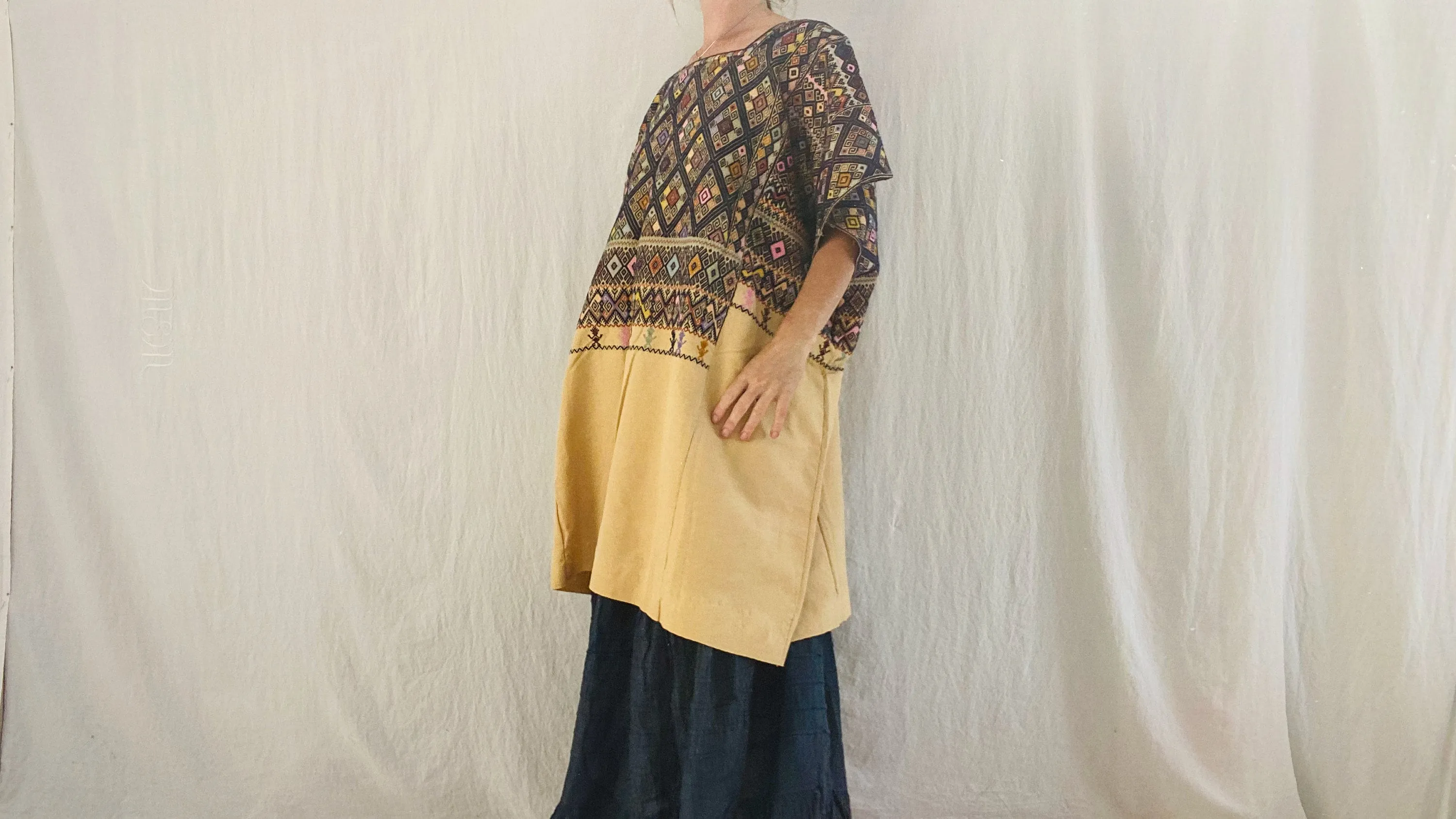 San Andres Larrainzar Huipil Blouse. Mexico. Chiapas. Oversized.