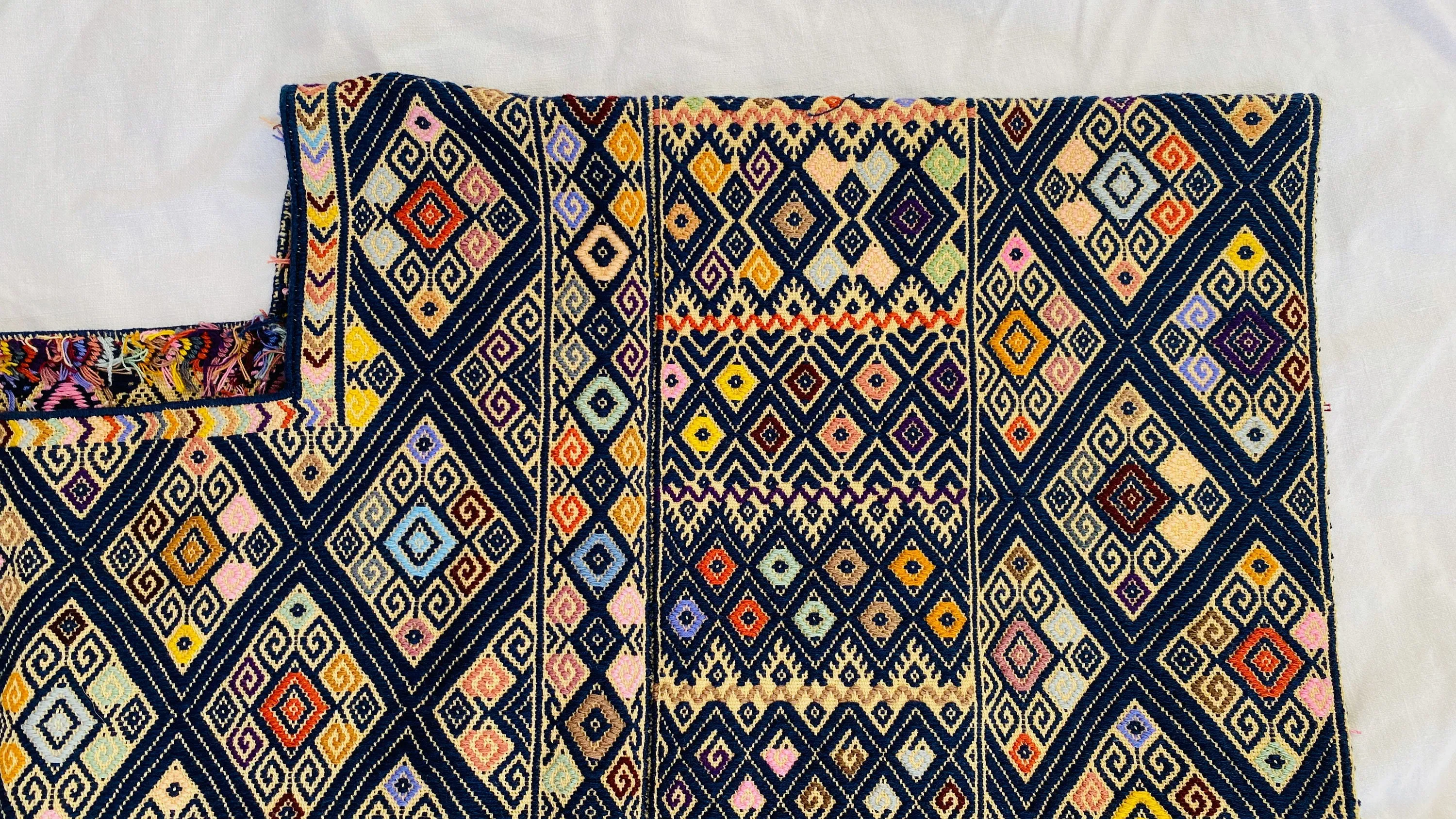 San Andres Larrainzar Huipil Blouse. Mexico. Chiapas. Oversized.